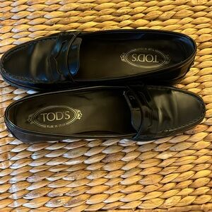 Tod’s loafers: black, size 9.5, slightly Narrow
